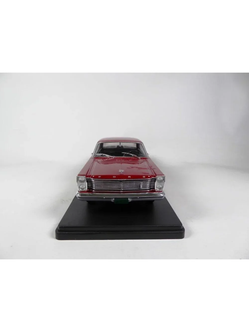 1965 Ford Galaxie 500 Miniature Car Model 1/24 Scale Collectible Toy Vehicle